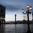 Palazzo ducale di sera a Venezia.jpg