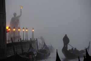 Venezia con la nebbia